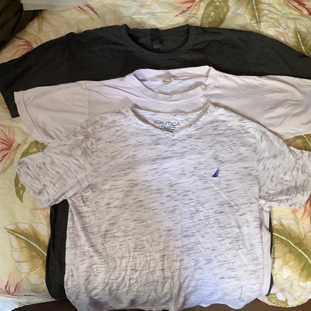 3 T-shirts